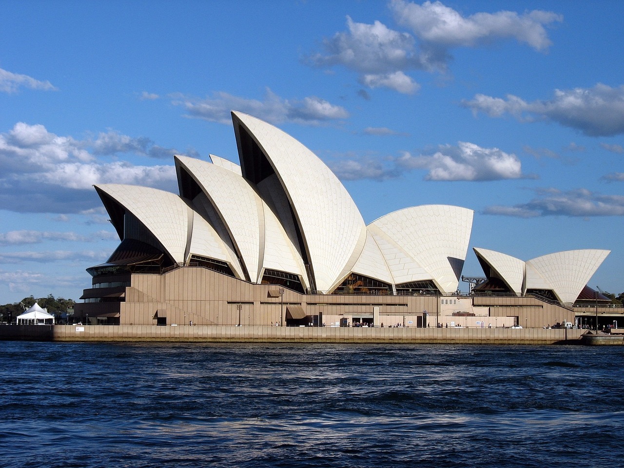 Why Sydney is Perfect for a Beach Vacation and Adventure